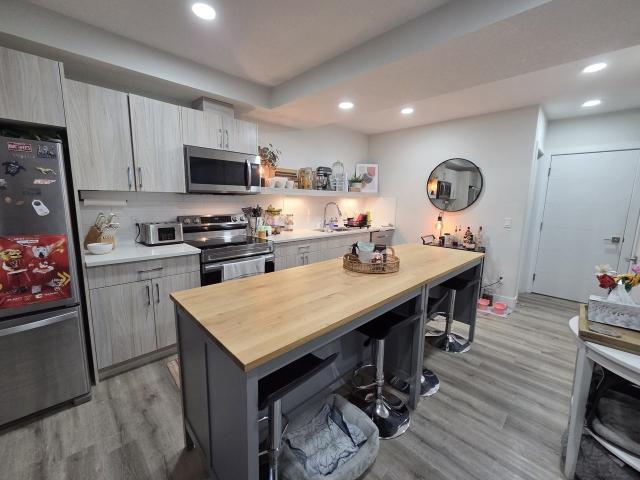 11231 102 Street, Down, Edmonton, Alberta, Canada, T5G 2E2 2 Bedroom Apartment for Rent at 11231 102 St Nw, Edmonton, AB T5G 2E2 Spruce Avenue