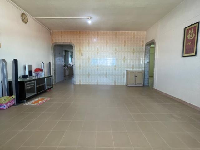 112 Bukit Batok West Avenue 6 HDB Apartment For Sale, $550,000, 3 Bed 2 Bath 1,119 sqft $492.00 psf