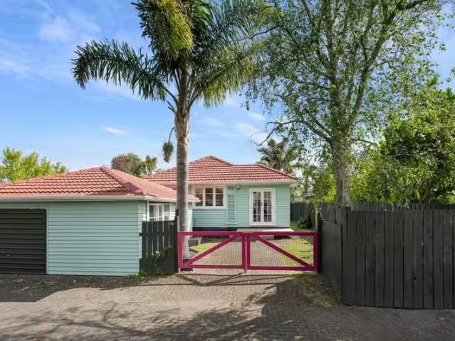 112 Riversdale Road, Avondale, Auckland City Real Estate
