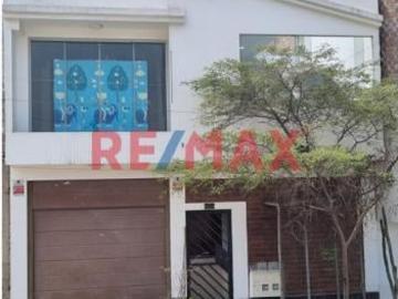 1136734 Venta Casa Ideal Para Familia En La Urb. La Roncadora Santa Clara, Ate