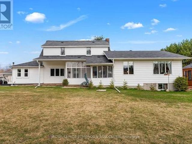 11333 Round Lake Road, Laurentian Valley, ON, K8A 0K9 house for sale | Listing ID X12106 | Royal LePage