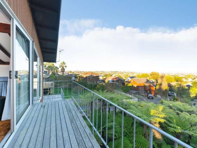 113 Sunset Road, Totara Vale, North Shore City