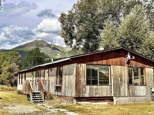 1144 4th Avenue Valemount, British Columbia