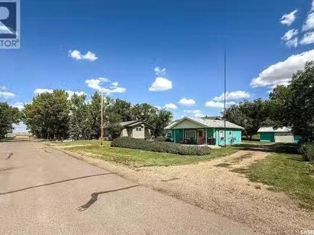 114 1St Street W, Frontier, SK, S0N 0W0 house for sale List.