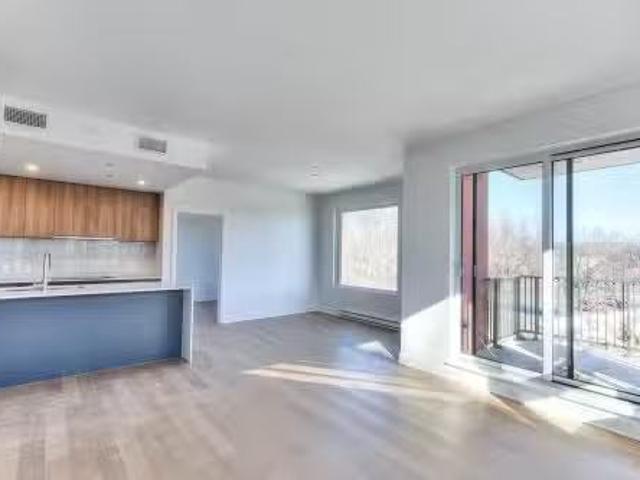 114 425 Boul. Des Anciens Combattants, Sainte Anne De Bellevue.