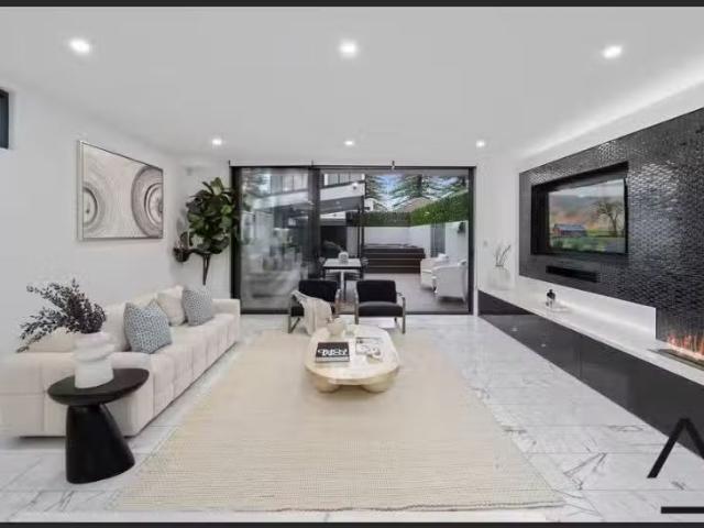 114 Clareville, Sandringham Townhouse for rent Listed by Dhav.