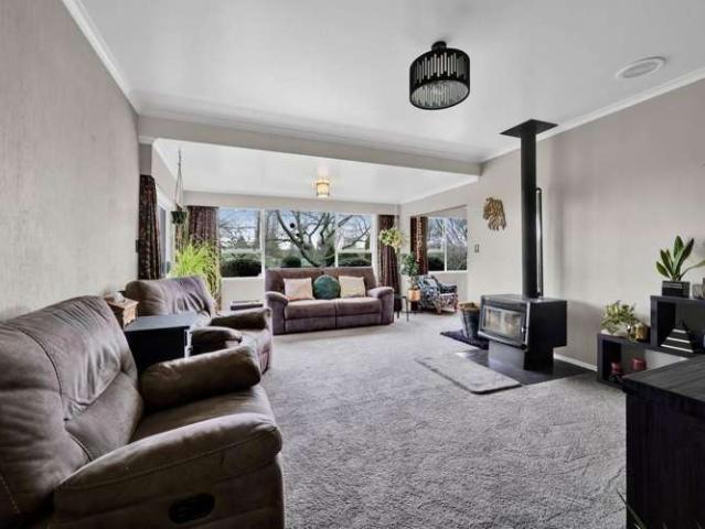 1156 East Road, Toko, Stratford