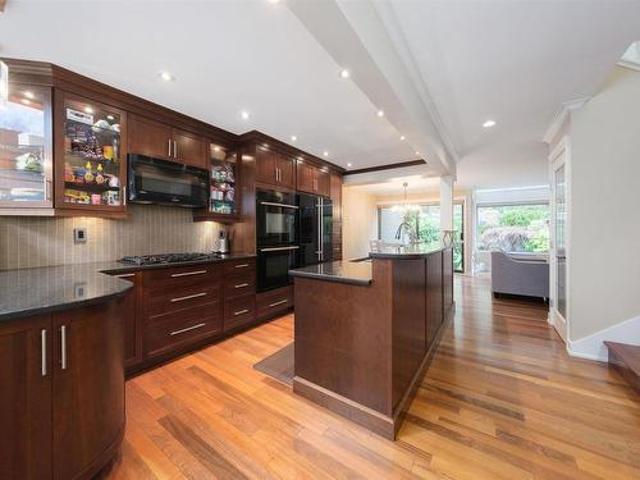 1151 Montroyal Boulevard, North Vancouver, BC, V7R 2H8 townhouse for sale | Listing ID R3002 | Royal LePage