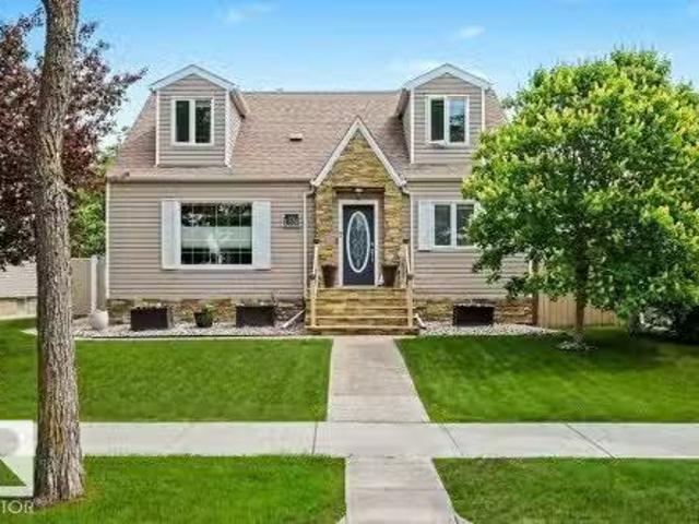 11539 141 Street, Edmonton, AB, T5M 1T7 house for sale List.