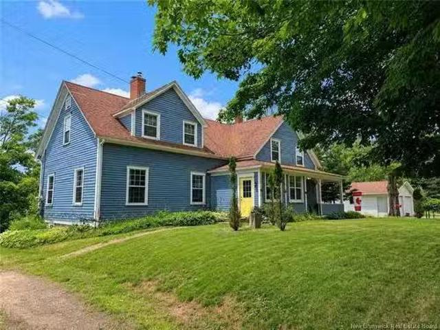 115 123 Pond Shore Rd, Sackville, NB, E4L 1L9 house for sale.