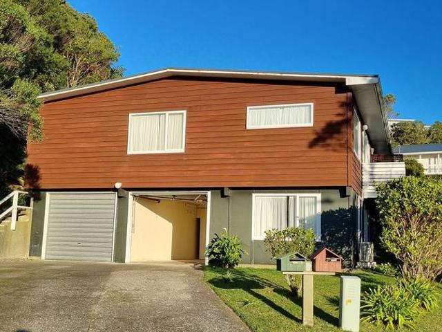 1/15 Bloomsbury Grove, Newlands, Wellington City