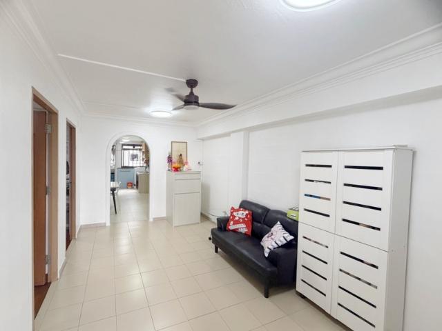 115 Lorong 1 Toa Payoh HDB Apartment For Sale, $385,000, 3 Bed 1 Bath 699 sqft $551.00 psf