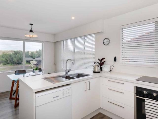 1/161 Marine Parade