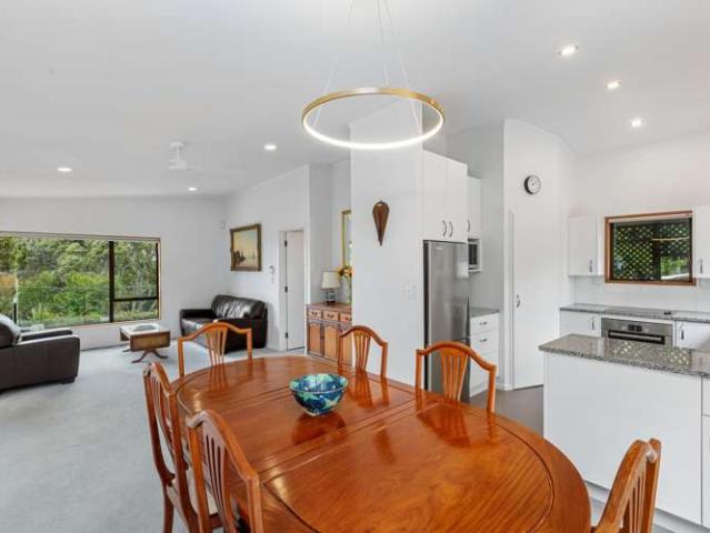 1/16 Arran Road, Browns Bay, North Shore City