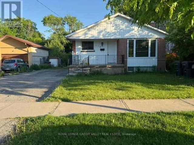 116 Taysham Crescent, Toronto, ON, M9V 1X3 house for lease | Listing ID W13428 | Royal LePage