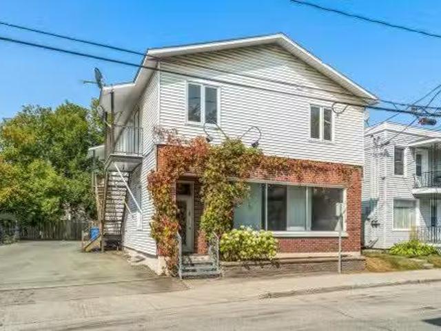 117Z 121Z Rue Dollard, Magog, QC, J1X 5X7 commercial for s.
