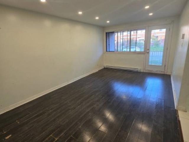 117 216 Rue Lawrence, Longueuil Greenfield Park, QC, H2V 3V1 lease for lease | Listing ID 15786 | Royal LePage