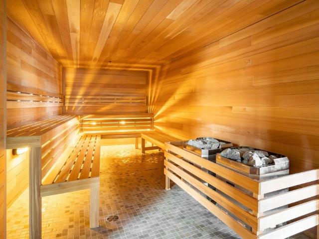 1188 Rue St Antoine O #912