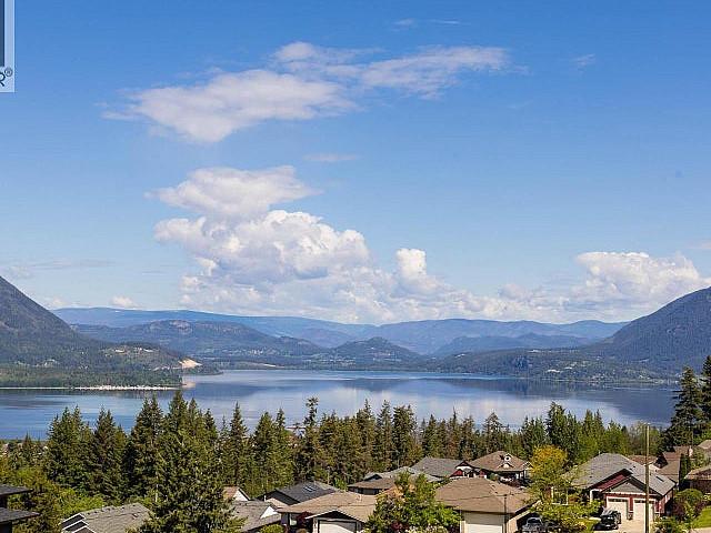 1180 16 Avenue Se Salmon Arm, British Columbia