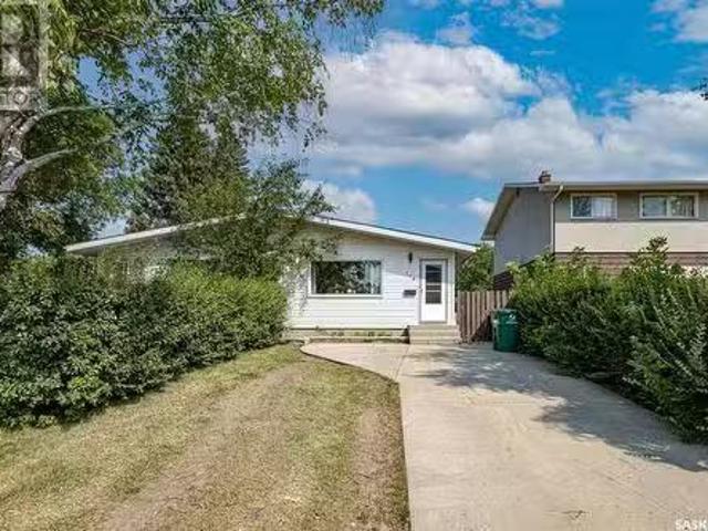 118 Davidson Crescent, Saskatoon, SK, S7L 4A1 house for sale.