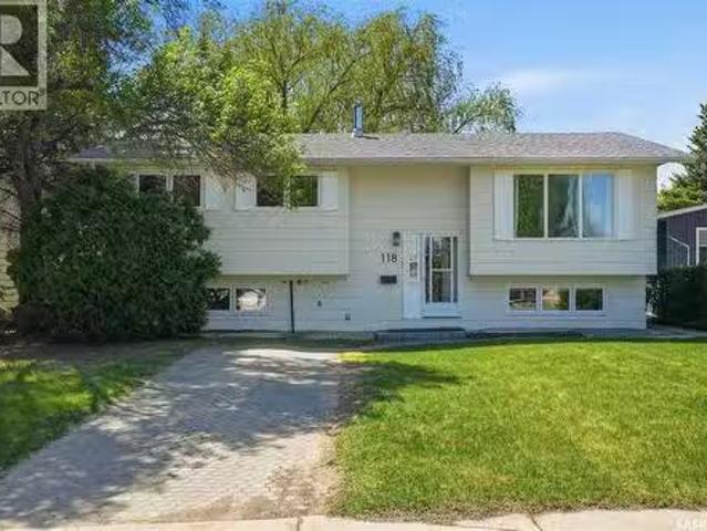 118 Laurentian Drive, Saskatoon, SK, S7H 4M2 house for sale.