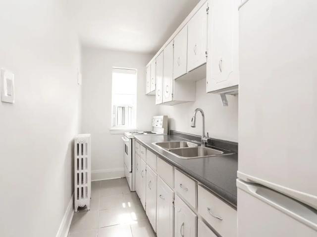 118 Roncesvalles Avenue