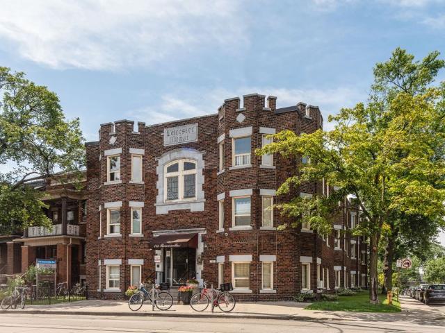 118 Roncesvalles Avenue