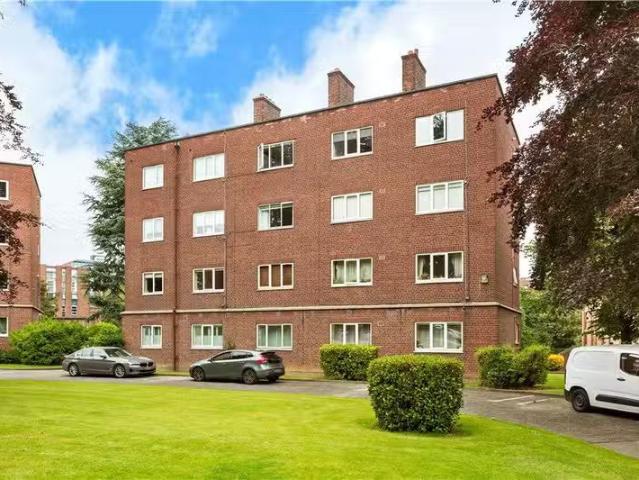 119 Cedar House, Mespil Estate, Susinteraction Road, Ballsbrid.