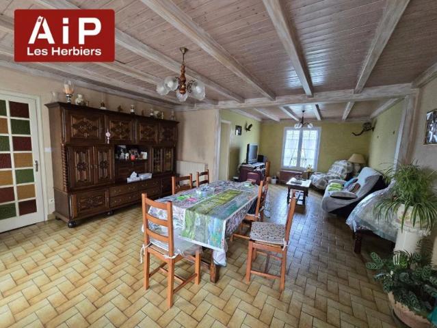 119 m2 HAB. 3 CHBR PROCHE LES EPESSES