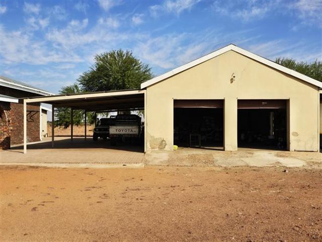 11 500 ha Farm in Upington