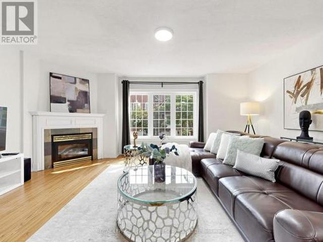 11 1575 South Parade Court, Mississauga, ON, L5M 6E9 condo for sale | Listing ID W13597 | Royal LePage