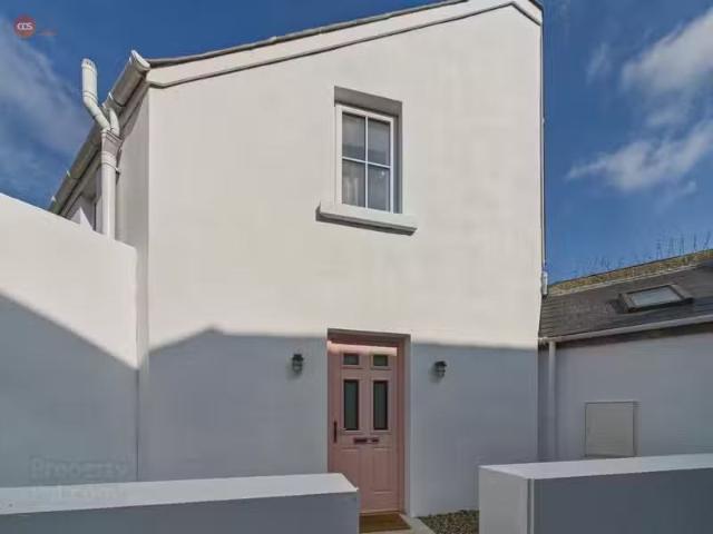 11 15 Eglinton Lane
