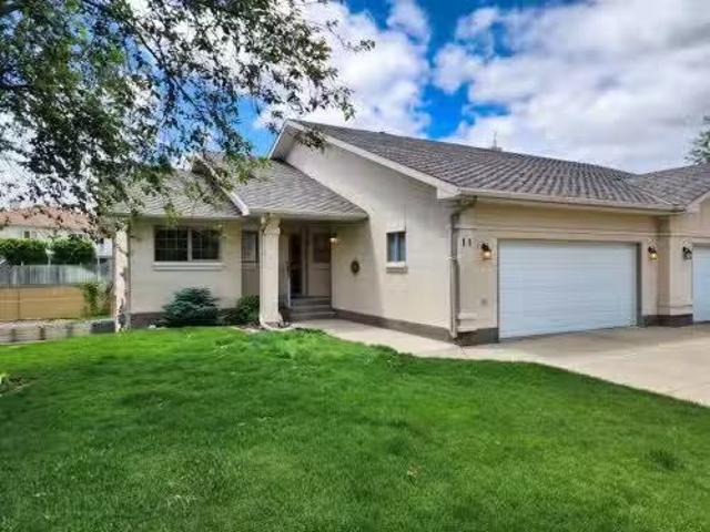 11 240 Heritage Boulevard West, Lethbridge, AB, T1K 6W9 semi.