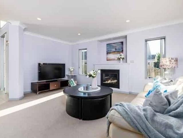 11 Tolben Place