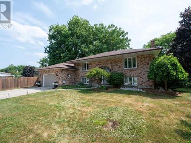 11 Water Street, Lambton Shores Forest, ON, N0N 1J0 house for sale | Listing ID X13591 | Royal LePage
