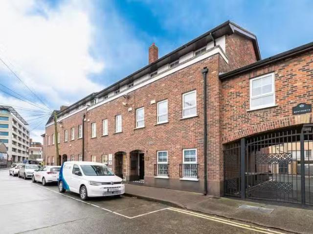 11 Wentworth, Eblana Villas, Grand Canal Dock, Dublin 2, D02EF.