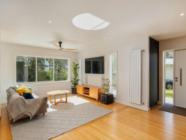 11 Westbourne Road, Murrays Bay