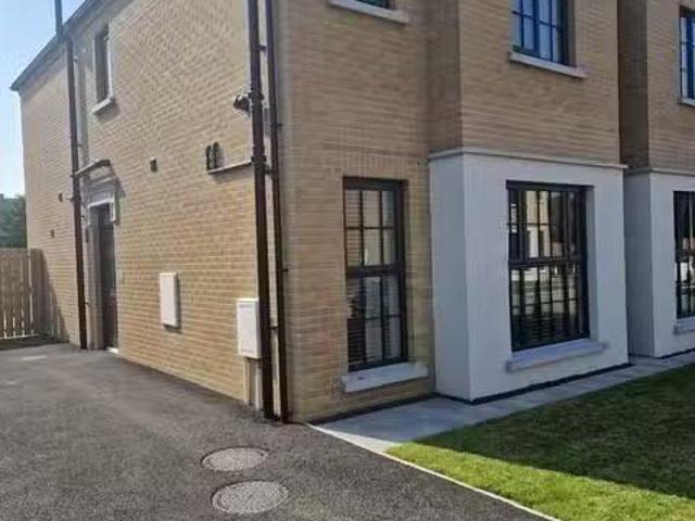 11 Willowfield Crescent