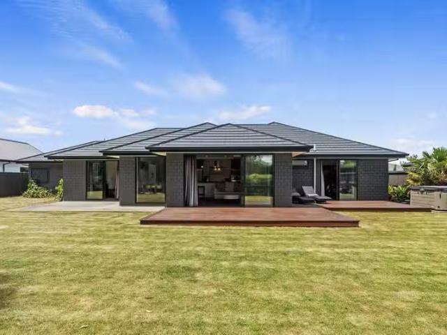 11 Woodlaw Crescent, Prebbleton, NZ 7604 House for Sale