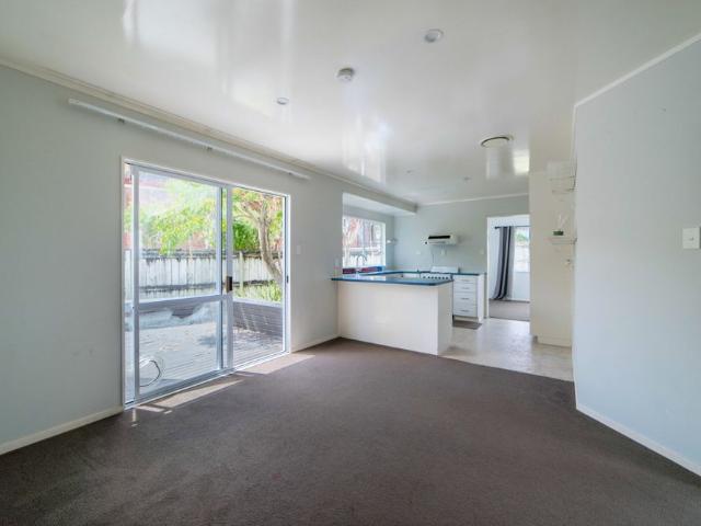 11 Worthington Place, West Harbour, Auckland