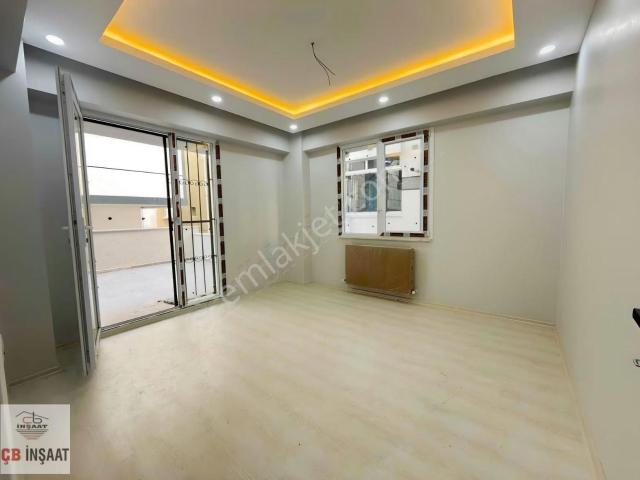 1+1 Bahçe Kullanımlı K.otopark Tapumasrafsız Satılık Sıfır B.kat