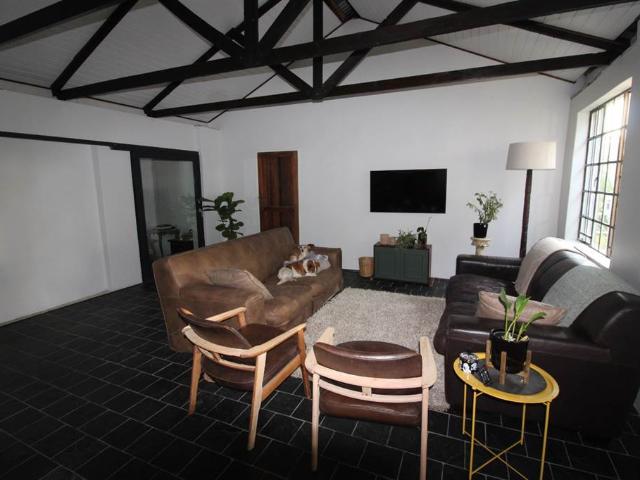 11 Bed House in Honingklip AH