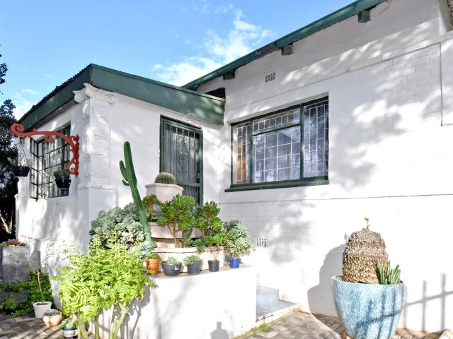 11 Bedroom House For Sale in Hurst Hill