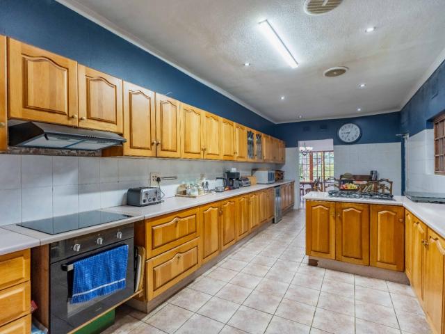 11 Bedroom House For Sale in Hillcrest Park
