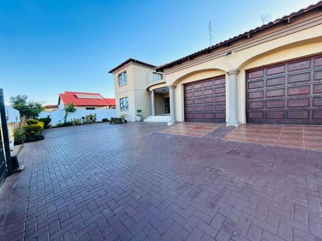 11 Bedroom House in Makwassie