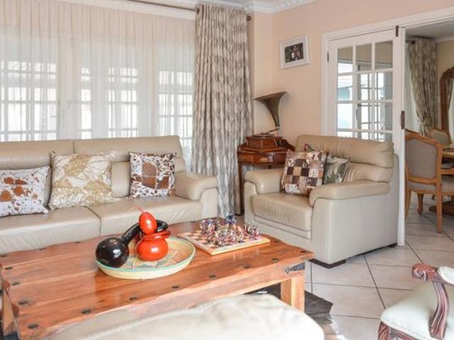 11 Bedroom House in Ashburton