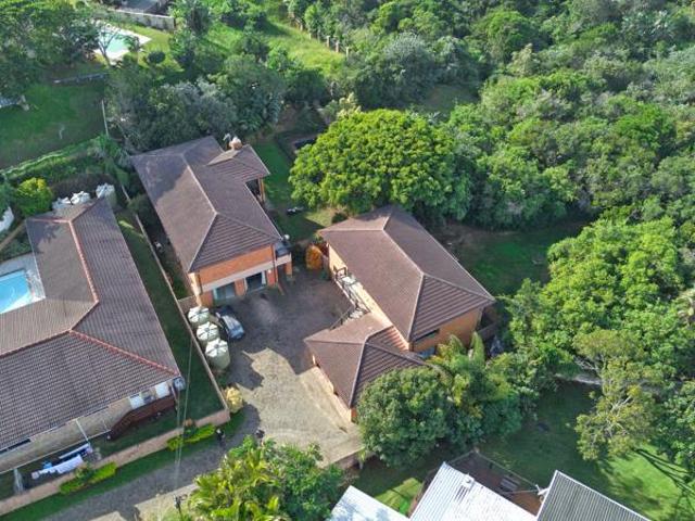 11 Bedroom House in Beacon Bay