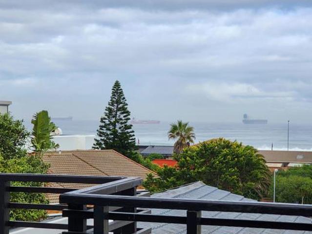 11 Bedroom House in Bloubergrant