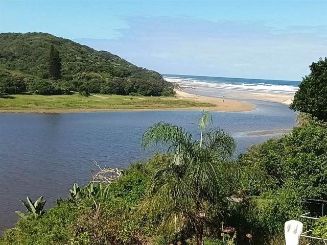 11 Bedroom House in Bonza Bay