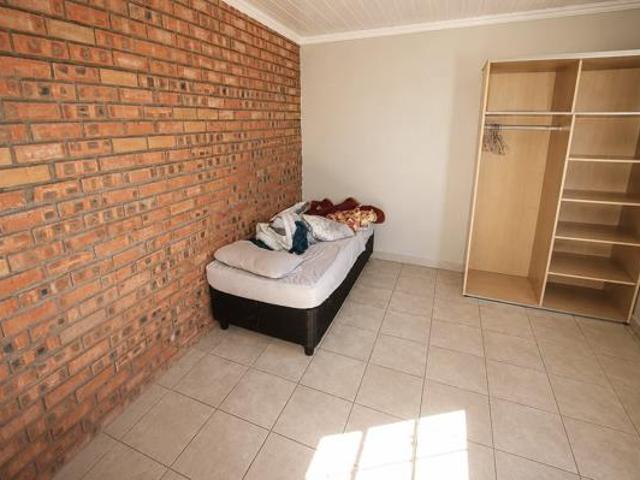 11 Bedroom House in Brandwag